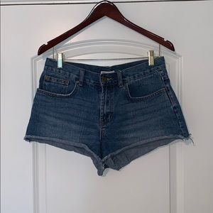 Billabong denim shorts size 28